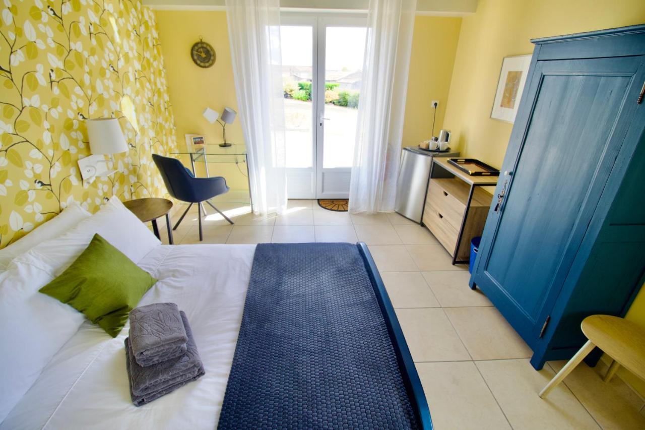 Bed and Breakfast O Trois Oliviers Louin Exterior foto