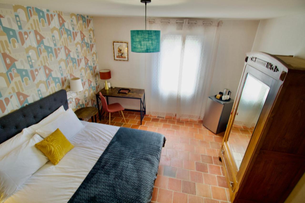 Bed and Breakfast O Trois Oliviers Louin Exterior foto